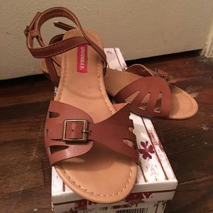 Union Bay Sandals